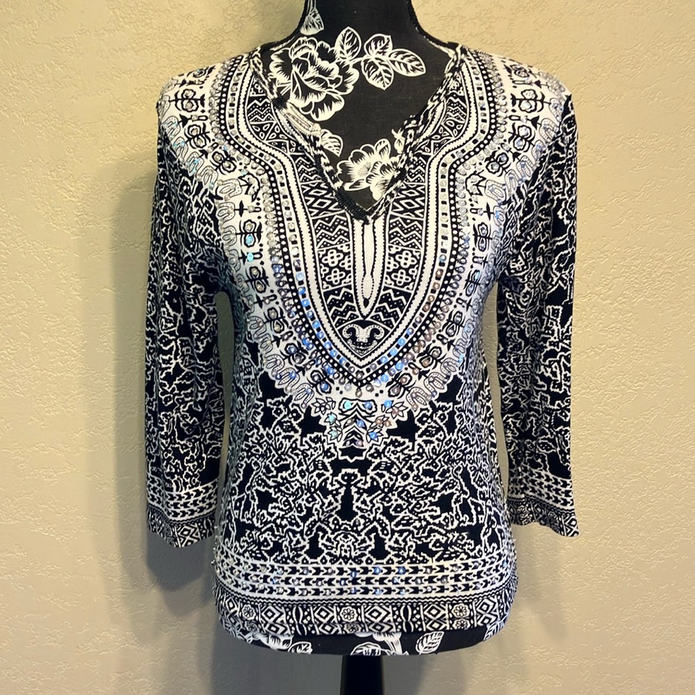 M BEAUTIFUL TAKE TWO COTTON BLACK WHITE & SILVER SEQUINED V NECK TOP